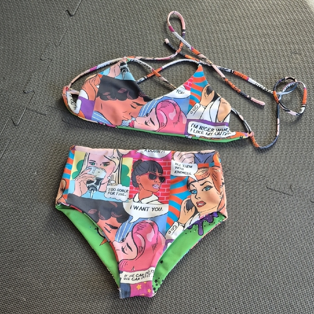 Reversible POP UNDERWEAR Green and Pink Bikini Set with Abstract Print